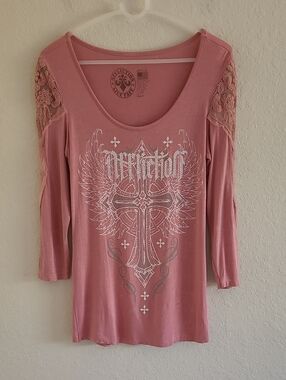Affliction Dusty Rose Lace-Sleeve Graphic Long Sleeve Top Sz. M Vintage.